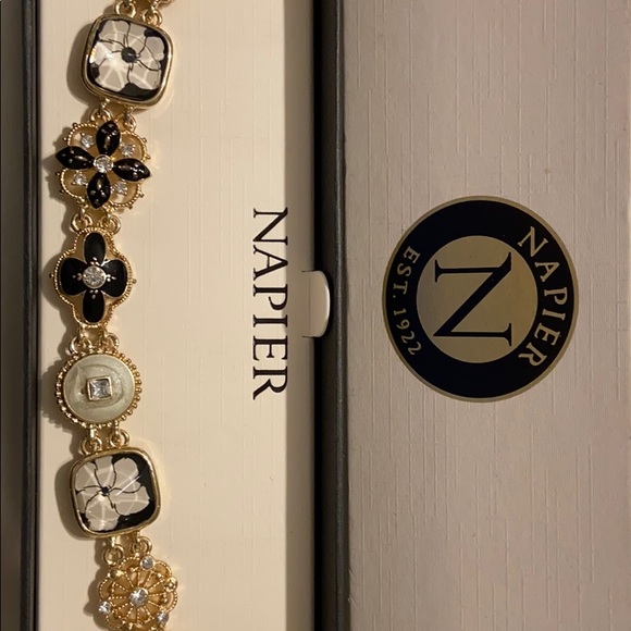 Napier Bracelet Brand New🛍Mother’s Day! - Picture 1 of 4